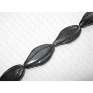 Horn teardrop w. groovings  black ca. 40x20x8mm