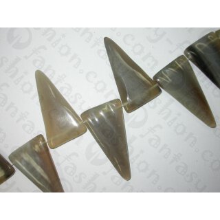 Grey-White Horn Fl. Tria. wavy upsd, ca. 65x35x8mm