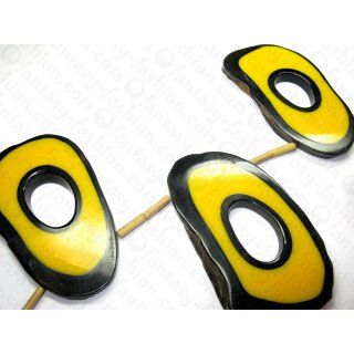 Blk.Horn Slice w.hole w.yell. Resin ca.110x60x10mm