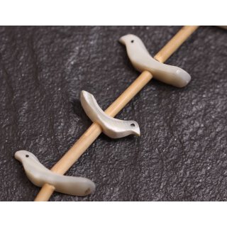 Shell troca  bird hand carving / 5x15mm