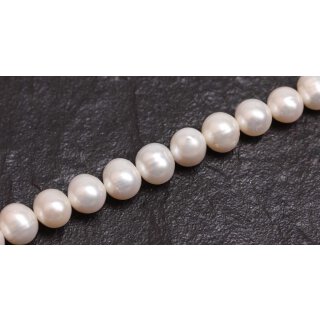 Süßwasserperlen weiss / Semi Round / 10x11mm.