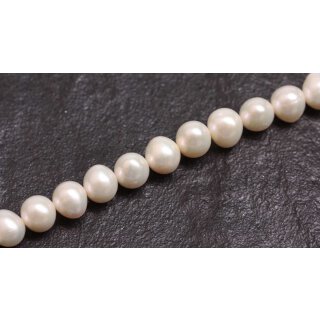 Natural Freshwater Pearl Beads white / Semi Round / 8x9mm.