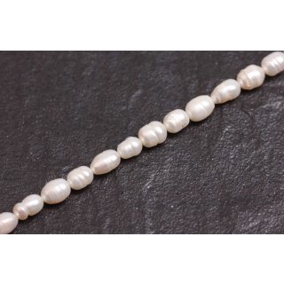 Natural Freshwater Pearl Beads white / Oval seed / 7x6mm.