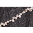 Süßwasserperlen weiss / Nuggets / 4x7mm.