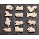 Knochen Perlen white hand carved animals / 20x25mm. / 12pcs.