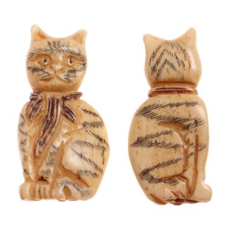 Knochen Perlen Beige hand carved Cat / 40mm. / 5pcs.