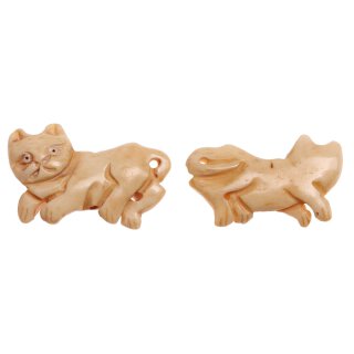 Knochen Perlen Beige hand carved Cat / 15x45mm. / 10pcs.