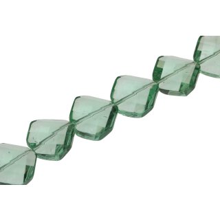 Genuine crystal faceted glass beads green twisted / 20mm / 15pcs.