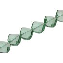 Genuine crystal faceted Glasperlen green twisted / 20mm /...