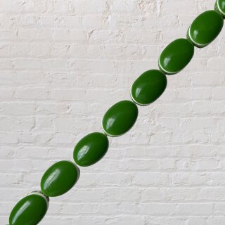 Bone with resin oval green  / ca.21x15x12mm  / 18pcs.