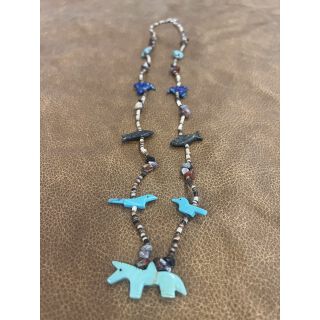 Zuni Fetisch Halskette lang Mehrfarbig mit Tuerkisfarbenem Vogel-Anhaenger